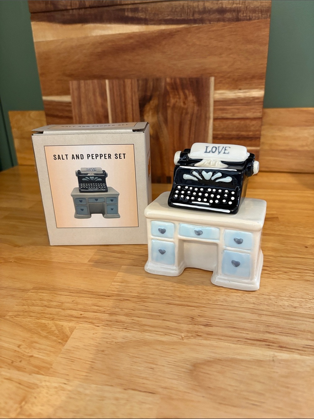 Cracker Barrel Typewriter Desk Salt & Pepper Set